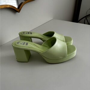 GB Light Green Block Heeled Sandals - Size 8.5